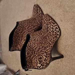 Carlos Santana boots, 8 1/2, leapord print with fabric